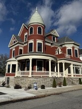 Building Photo - 72 Belmont St