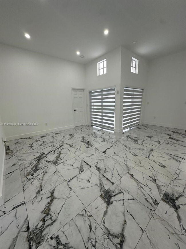 Building Photo - 680 NW 124th Pl