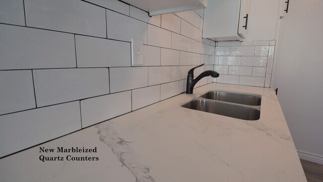 Building Photo - 11045 La Maida St
