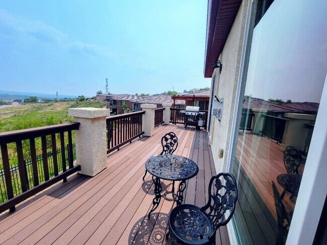 Foto del edificio - Immaculate 4-bedroom house in gated commun...