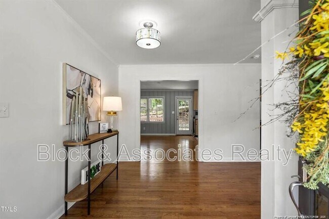 Building Photo - 706 Weavers Ridge Dr