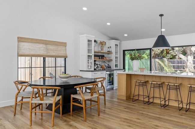 Building Photo - 3006 Segovia Way