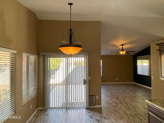 Building Photo - 2702 S Ananea