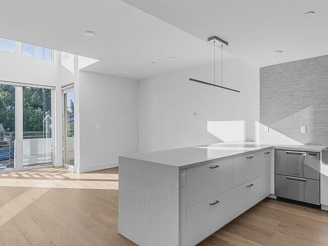 Foto del edificio - 2000 Beachwood Dr