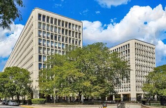 Building Photo - 1450 E 55th Pl