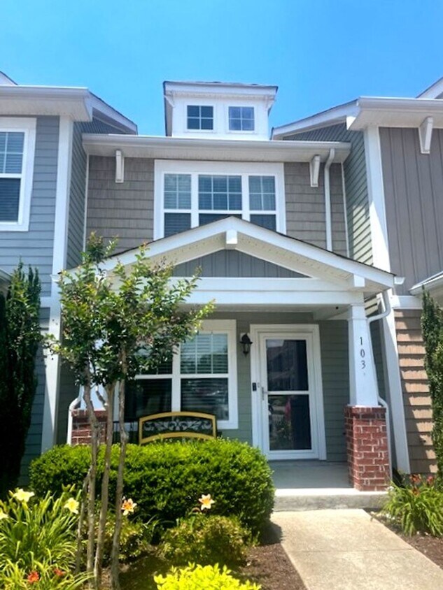 Foto principal - Mount Juliet 2 Bedroom 2.5 Bath Townhome N...