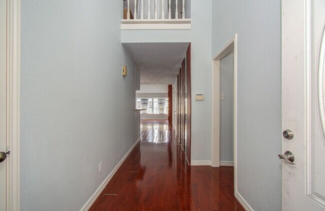 Building Photo - 6823 Puerta Vista Ln