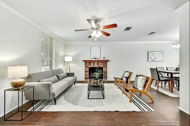 Foto del edificio - 2008 Heather Dr