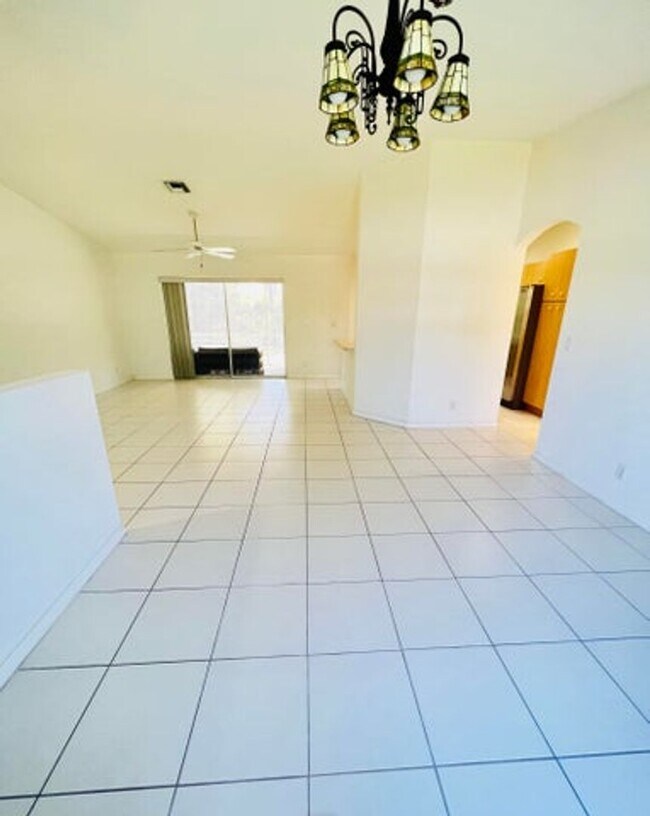 Building Photo - 100 Cocoplum Circ, Royal Palm Beach, FL 33411
