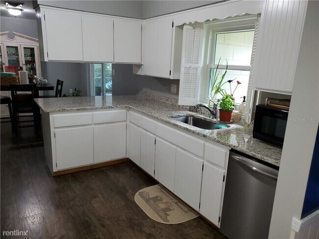 Building Photo - 3 br, 2 bath House - 136 Hampden Rd