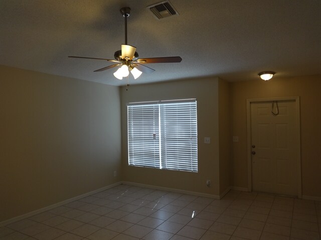 Building Photo - 5424 Club Cir
