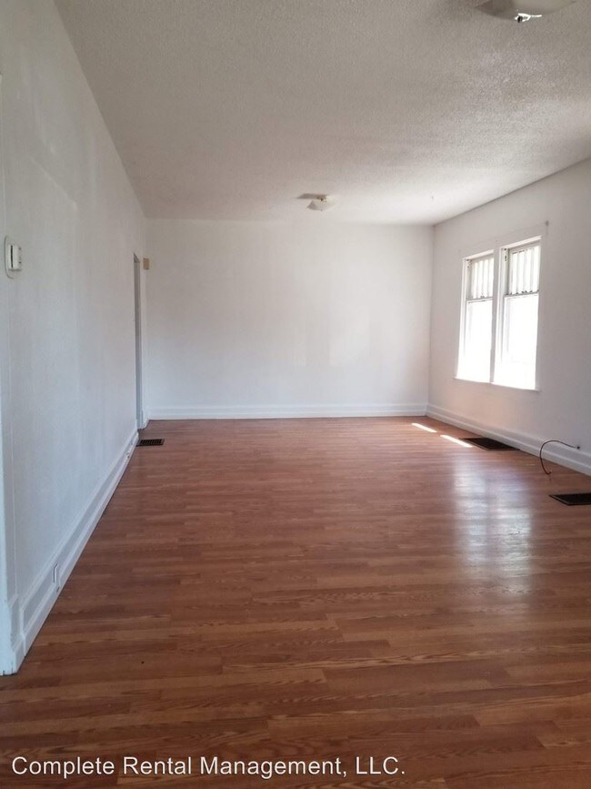 Building Photo - 3 br, 2 bath House - 1213 E 11th
