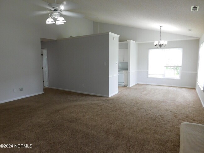 Foto del edificio - 210 Rivershore Dr