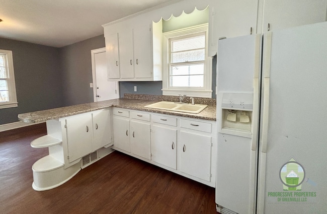 Building Photo - 122 Woodland Dr