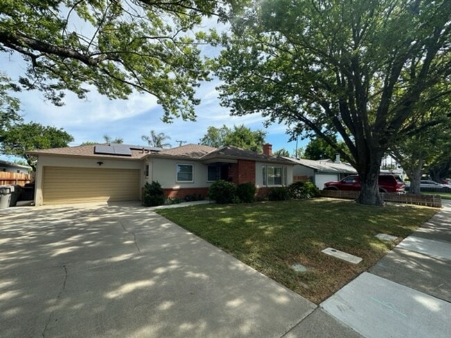 Building Photo - Solar Savings 3 bedroom - 2 bathroom FOR RENT