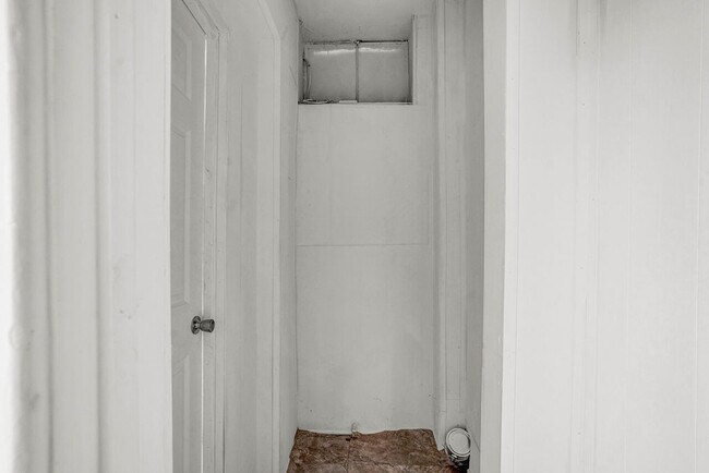 Building Photo - Corner Shop