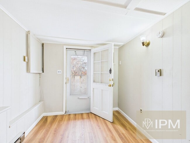 Foto del edificio - 607 W Broadway