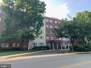 Building Photo - 200 N Maple Ave