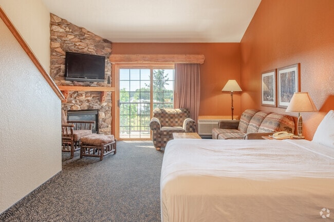 1BR, 1.5BA - 637SF - Living Room - bantr Rothschild