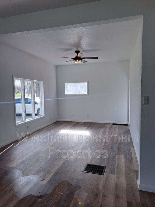 Building Photo - 358 Cherry St