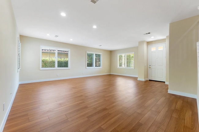 Foto del edificio - 25617 Henley Way