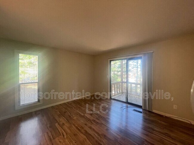 Building Photo - 521 Courtwood Ln