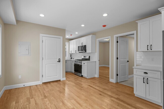 Cocina del primer piso - 670 Killingly St