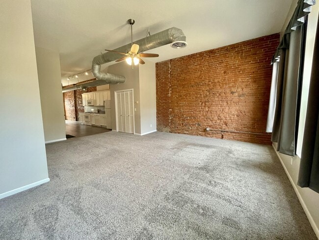 Building Photo - 1608 2nd Ave