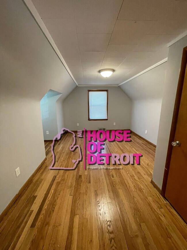 Building Photo - 3 BEDROOM | 1 BATH | FREE PRE SCREEN