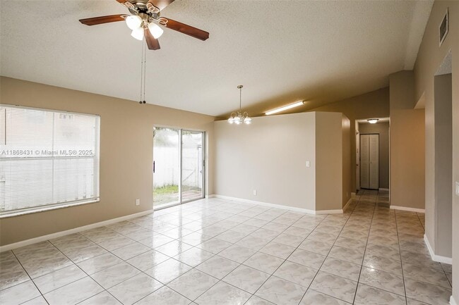 Foto del edificio - 6553 Bayfront Dr