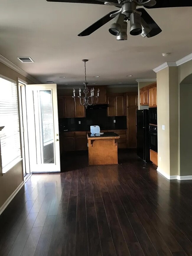 Building Photo - 4195 Preciado Dr