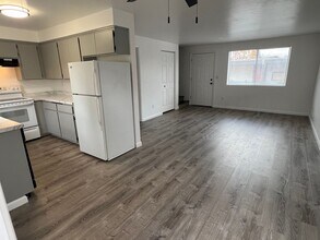 Building Photo - 851 NE A St