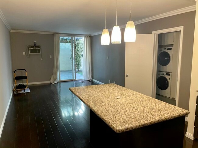 open floor plan - 320 S Gramercy Pl
