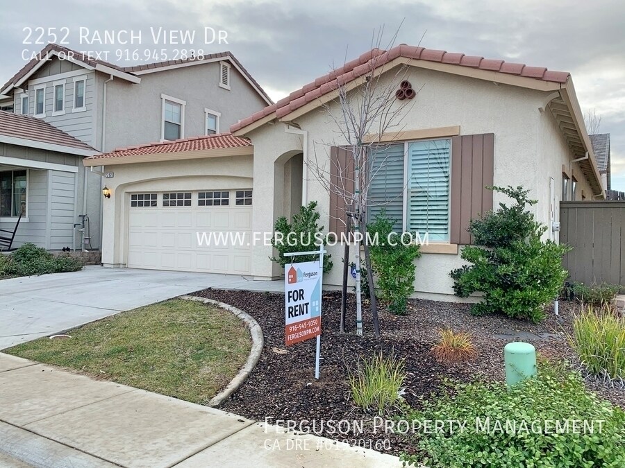 Foto principal - Gorgeous Three Bedroom Home in Whitney Ran...