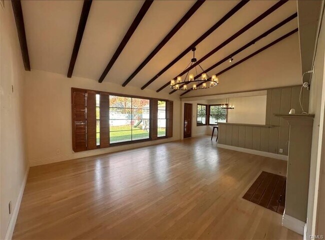 Foto del edificio - 3021 W Clark Ave