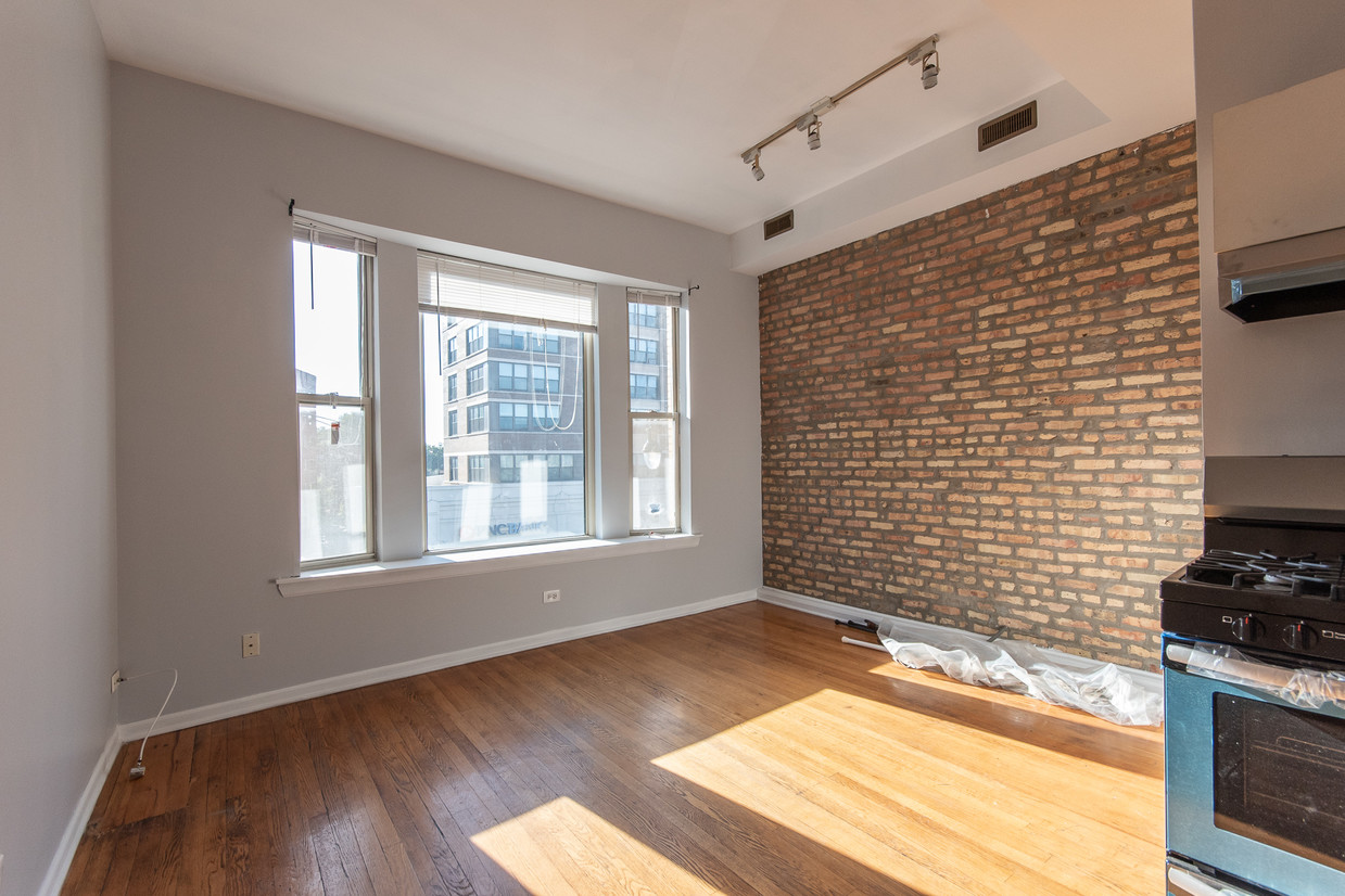 Primary Photo - 4403 N Broadway