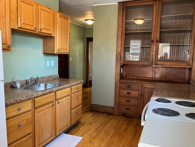 Building Photo - 1313 Hughitt Ave