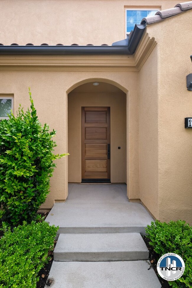 Building Photo - Charming 4 Bed |3.5 Bath