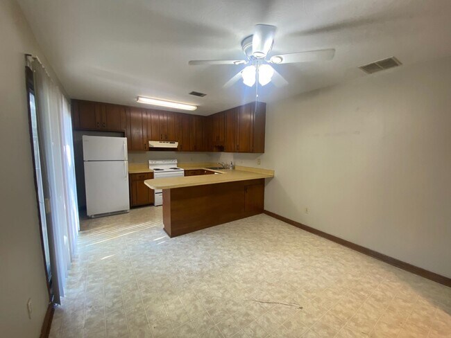 Foto del edificio - 2261 Claremont Ln
