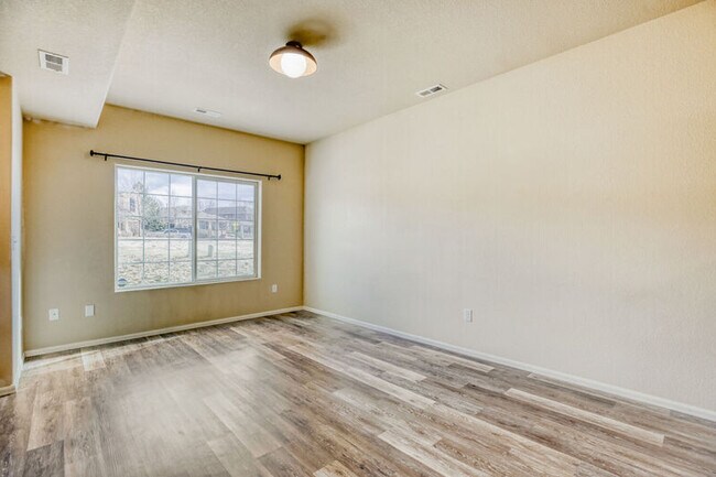 Building Photo - 1829 Final View Aly