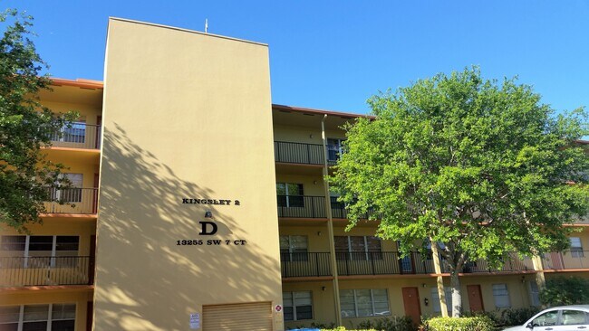 Foto del edificio - 13255 SW 7th Ct