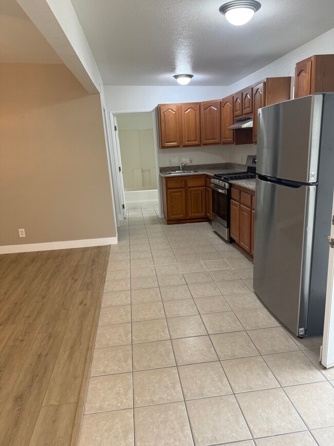 Building Photo - 3733 Rhodes Ln