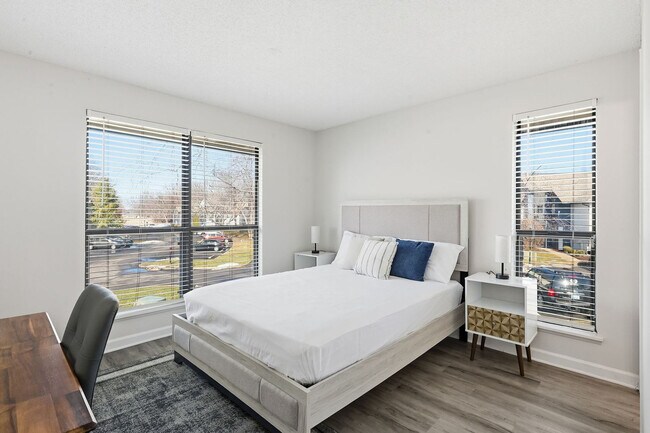 Building Photo - 2201 Deercross Dr