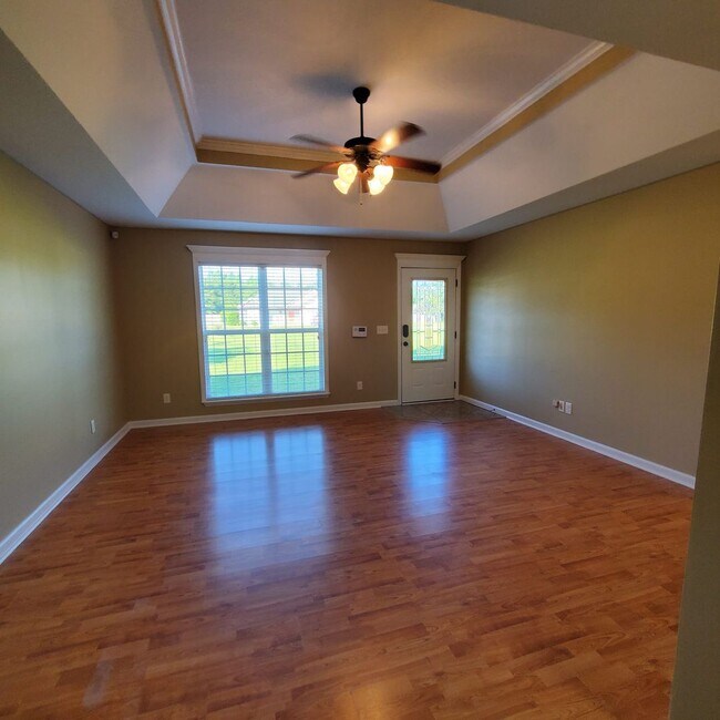 Foto del edificio - Welcome to Serene Living: Spacious Home on a .61 Acre Lot near Moody Airforce Base