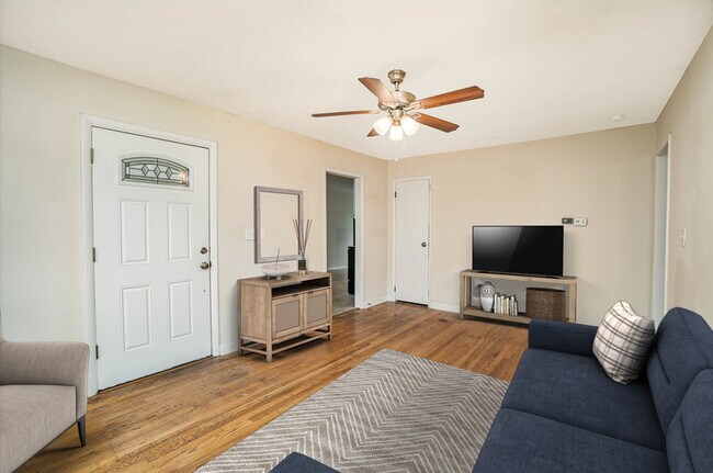 Building Photo - 3422 Fir Tree Ln