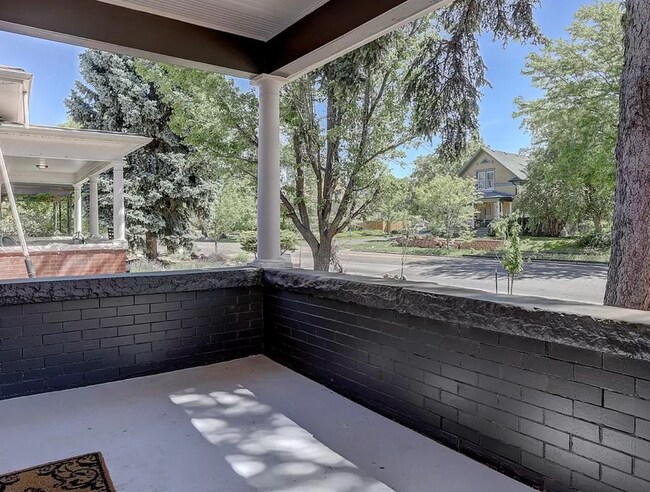 Foto del edificio - 2943 N York St