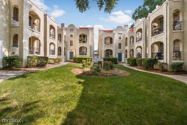 Spanish Oak Apartments