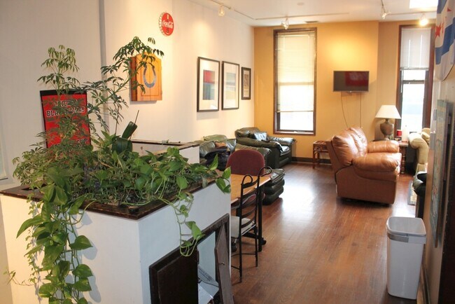 Foto del edificio - 1631 N Halsted St