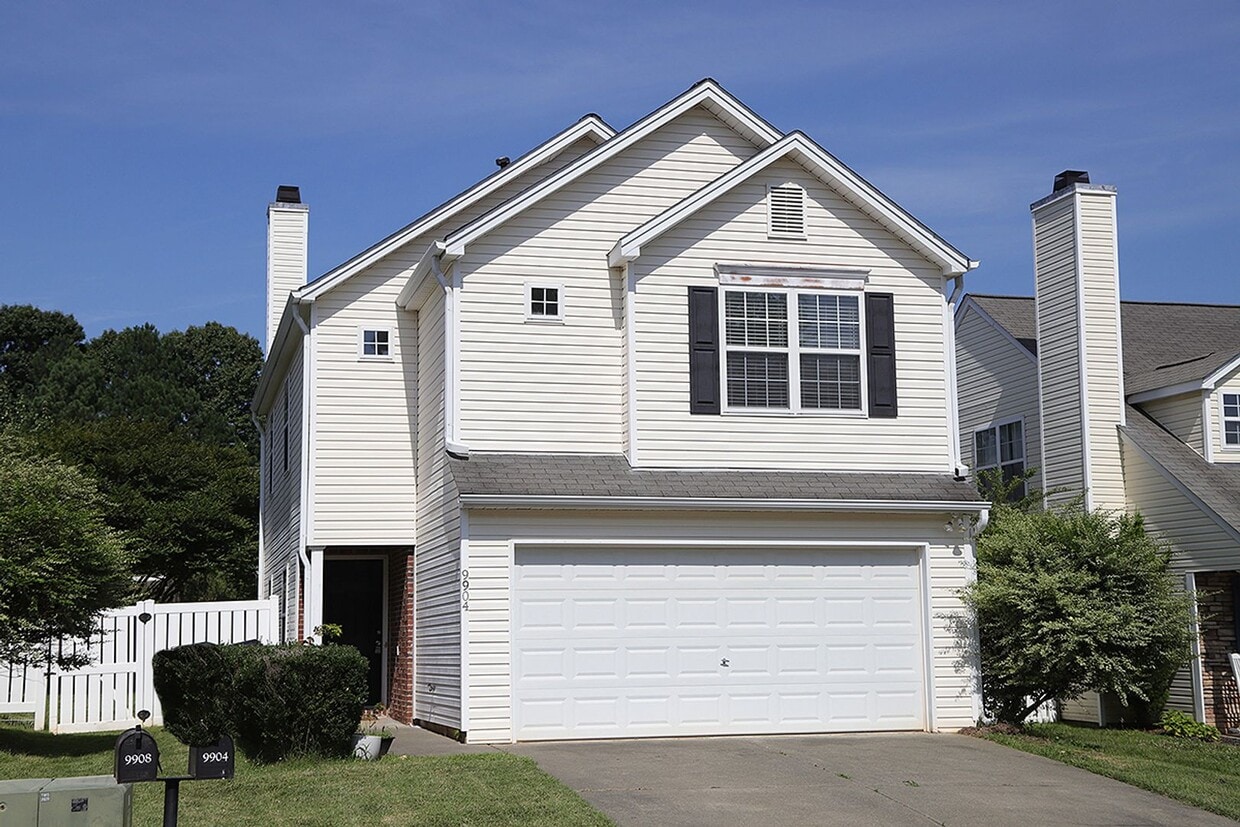 NW Raleigh Home w/ Fenced Backyard! - NW Raleigh Home w/ Fenced Backyard!