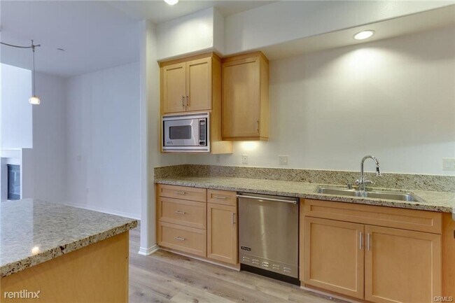 Building Photo - 3 br, 3 bath Condo - 4050 Glencoe Ave Apt 422